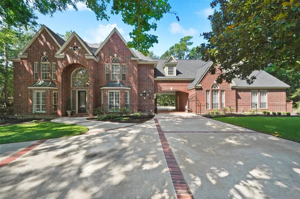 2 Red Sable Pt, The Woodlands, TX 77380